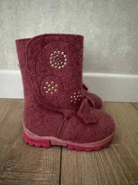 Детская одежда: валенки, костюм, боди, платье - частное объявление в Кондратово