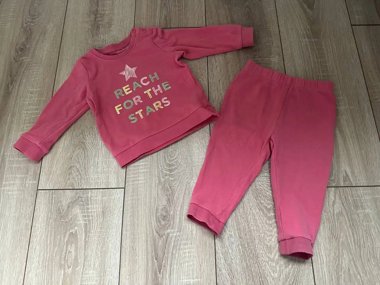 Детская одежда: валенки, костюм, боди, платье