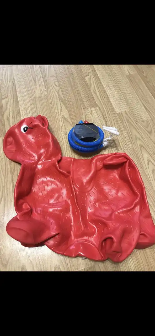 Надувной ослик с насосом в подарочной коробке