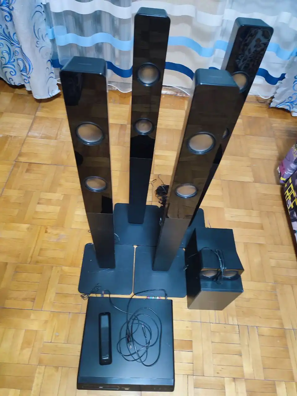 Продам домашний кинотеатр Philips HTS3593/51