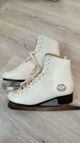 Фигурные коньки размер 39-40 - Хобби и отдых в Кондратово