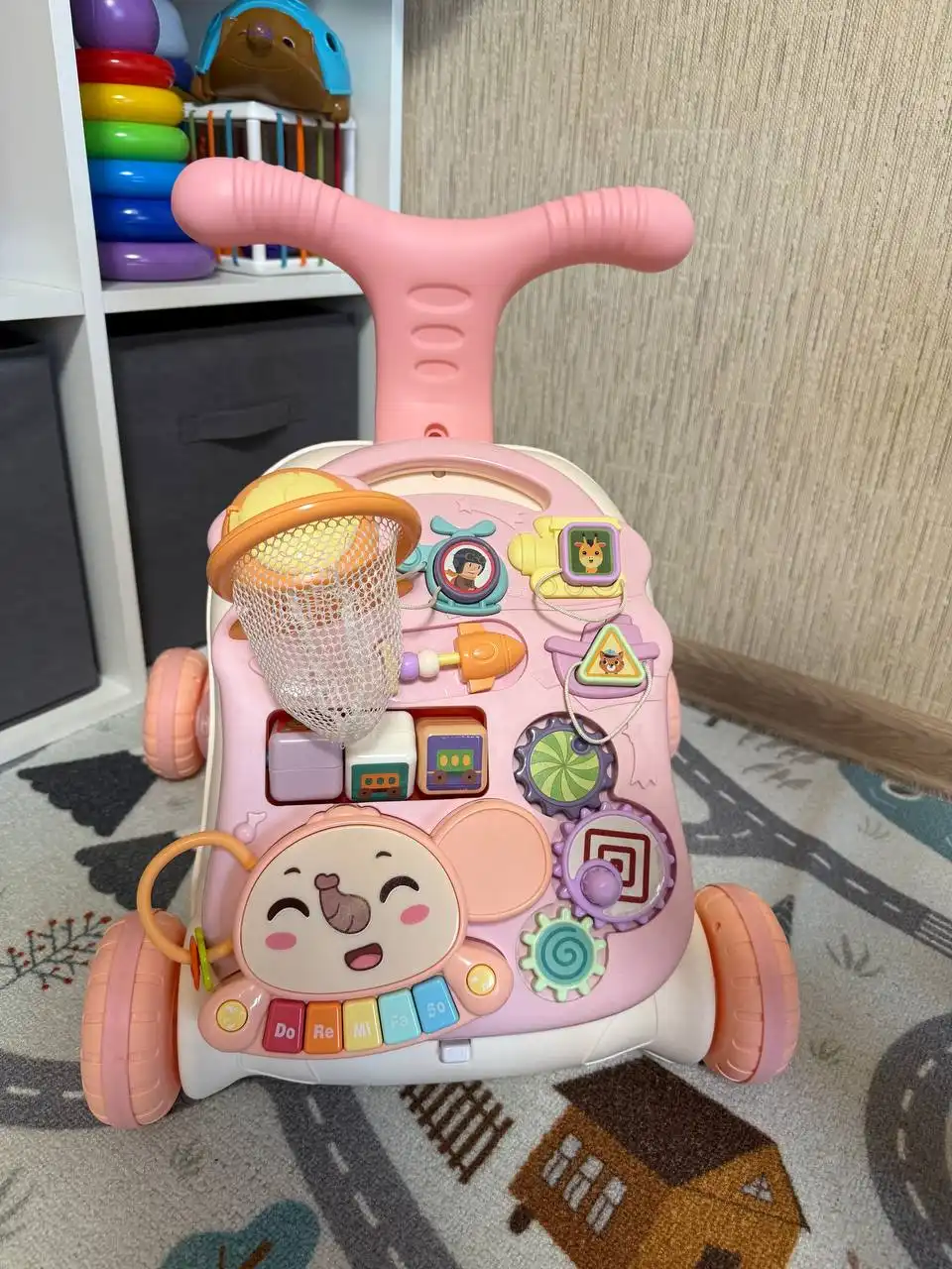 Детские товары: ходунки и автолюлька