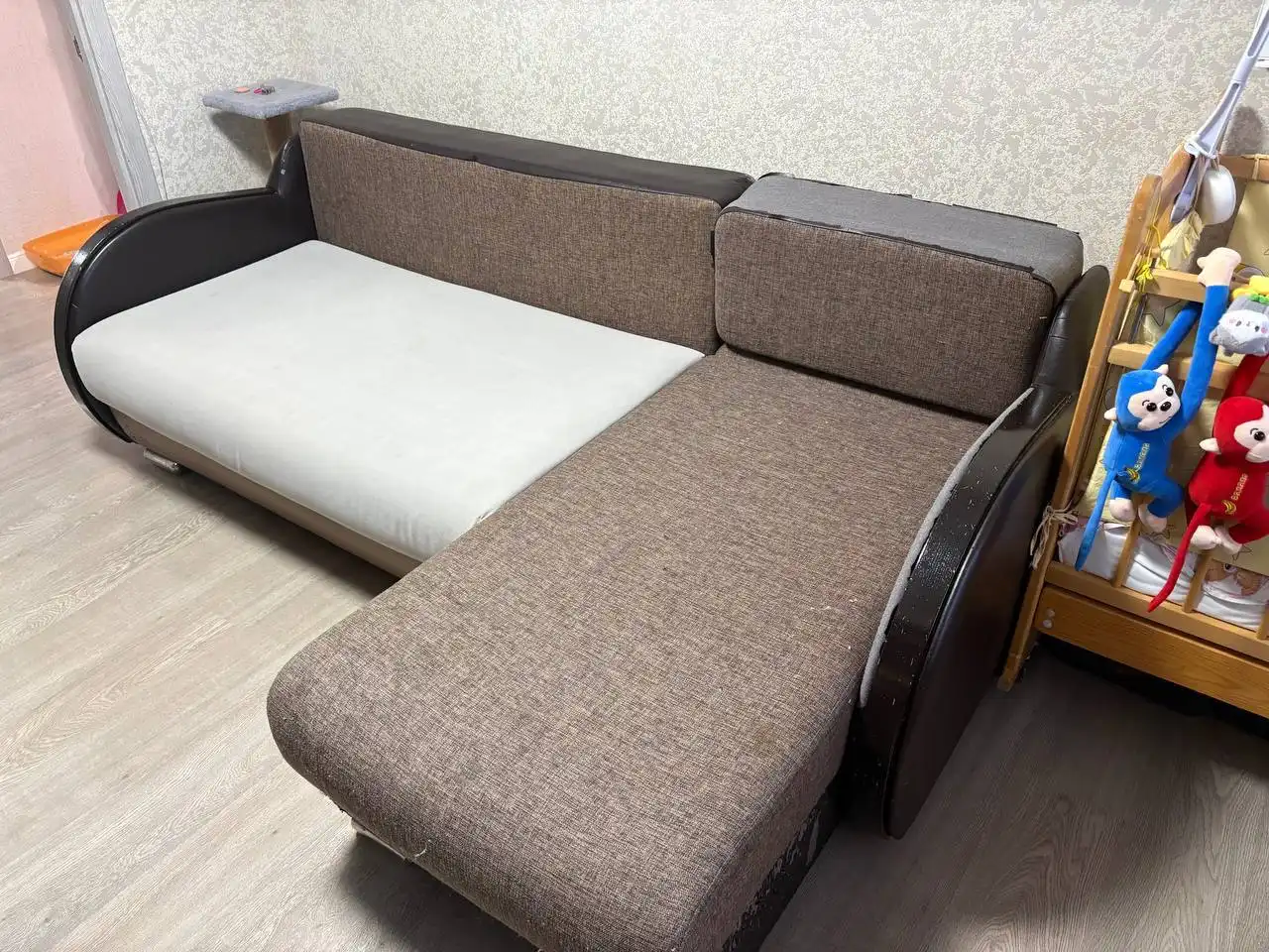 Диван угловой с замененными пружинами и поролоном