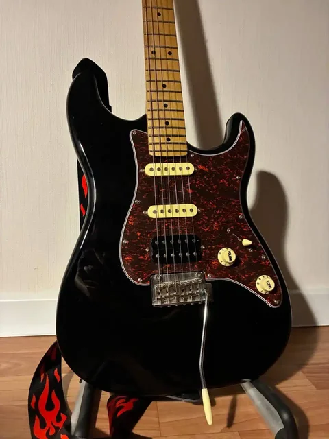 Электрогитара JET JS-400 BK с кофром и аксессуарами - Музыкальные инструменты в Неизвестно