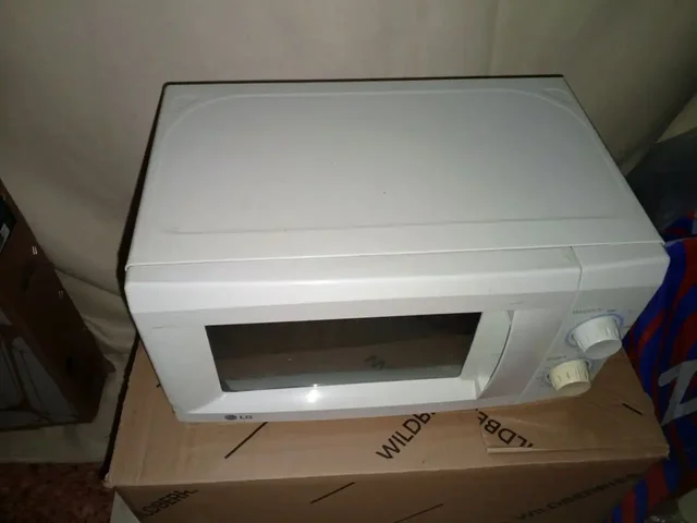 Продам микроволновую печь в хорошем состоянии - Косметика в Кондратово