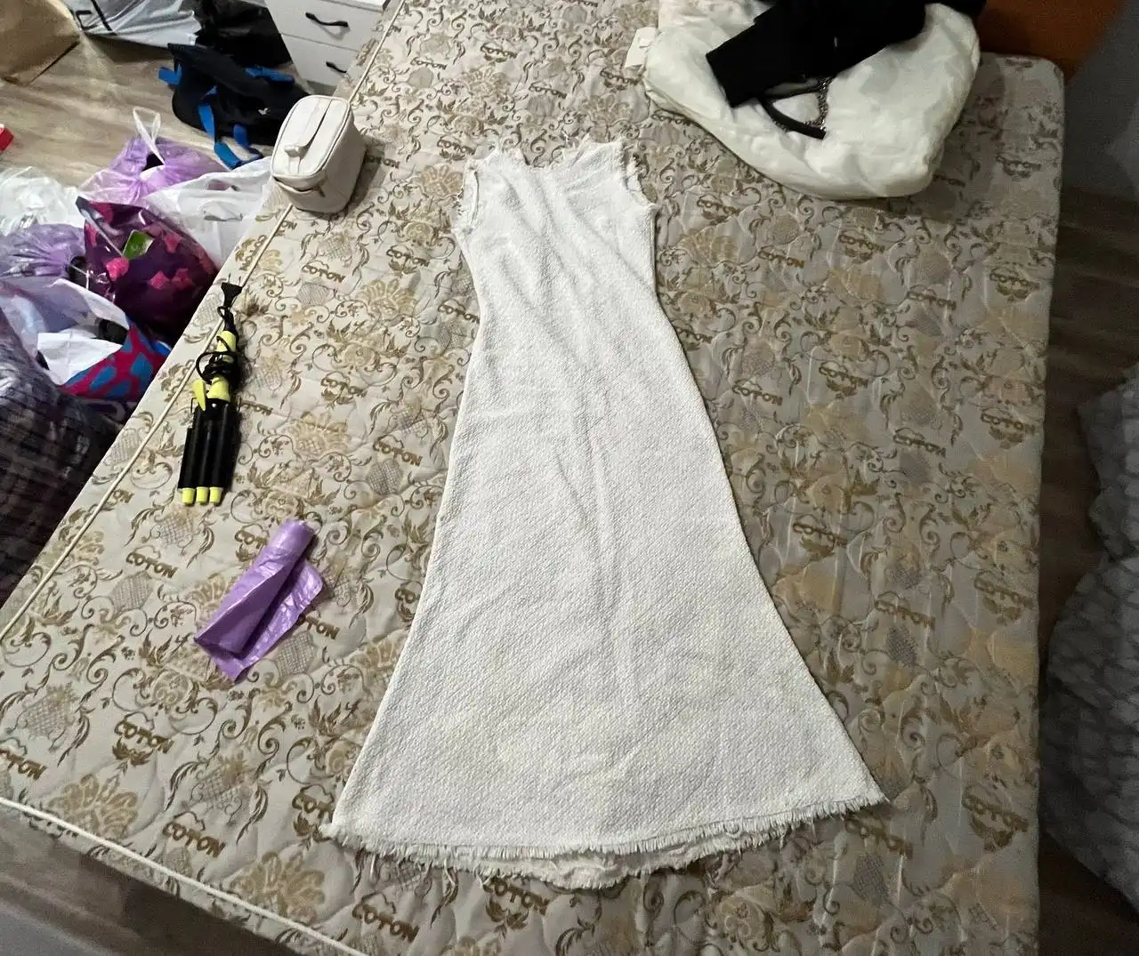 Продажа женской одежды и косметики - Женская одежда (Одежда) в Неизвестно