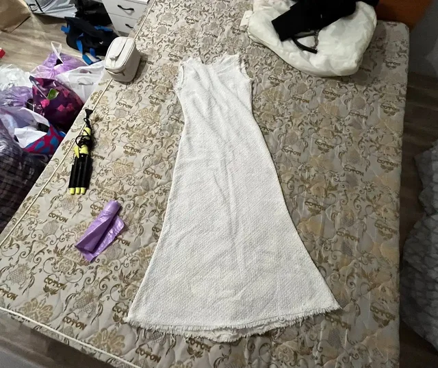 Продажа женской одежды и косметики - Одежда в Неизвестно