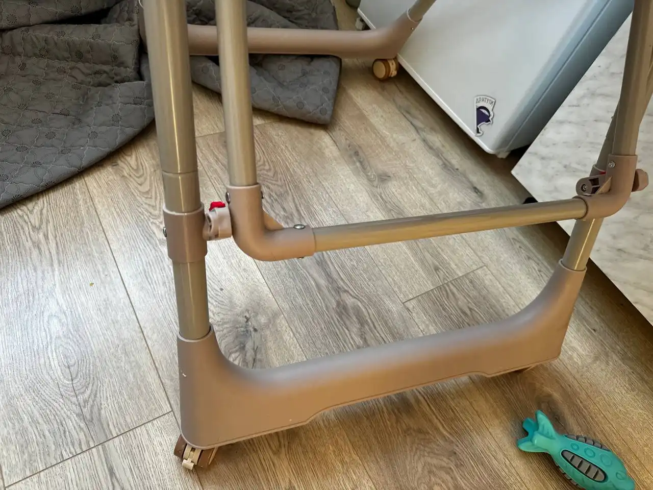 Продам стульчик для кормления - Стульчики для кормления (Товары для детей) в Кондратово