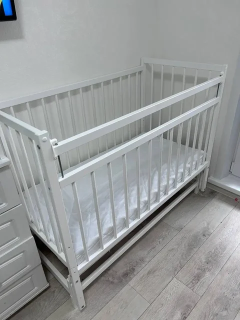 Продам детскую кровать с матрасом - Одежда для детей в Кондратово