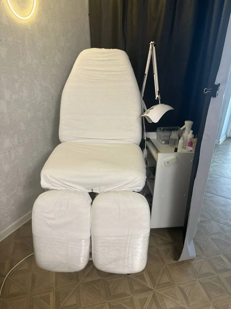 Продам кресло для педикюра и косметологии - Косметологическое оборудование (Оборудование) в Кондратово