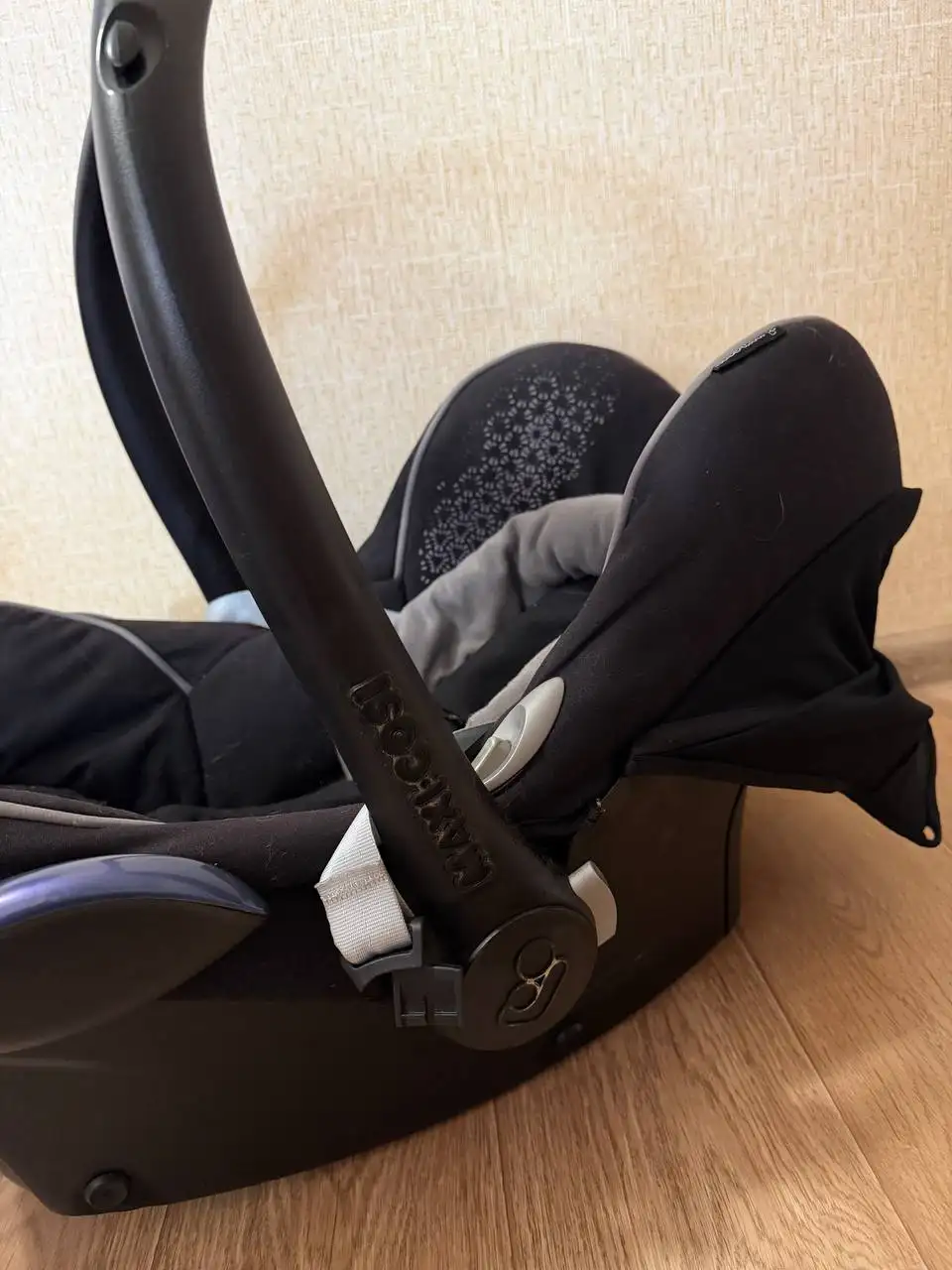 Авто люлька макси кози с переходниками - Автокресла и люльки (Товары для детей) в Кондратово