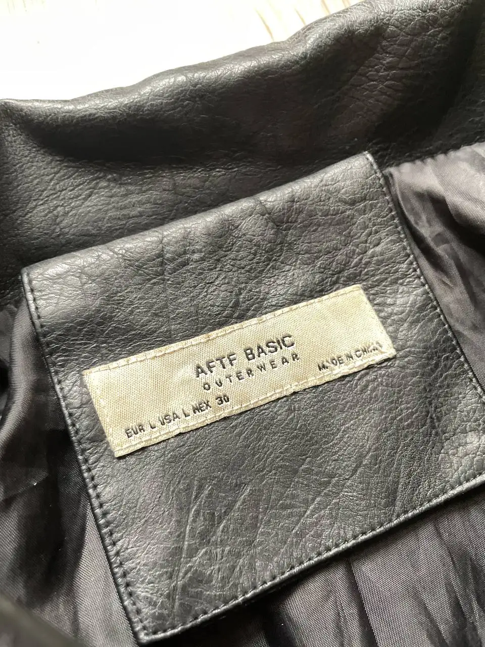 Продажа одежды: кожанка, ботинки GUESS, лонг, кофта топ - Верхняя одежда и обувь (Одежда) в Кондратово