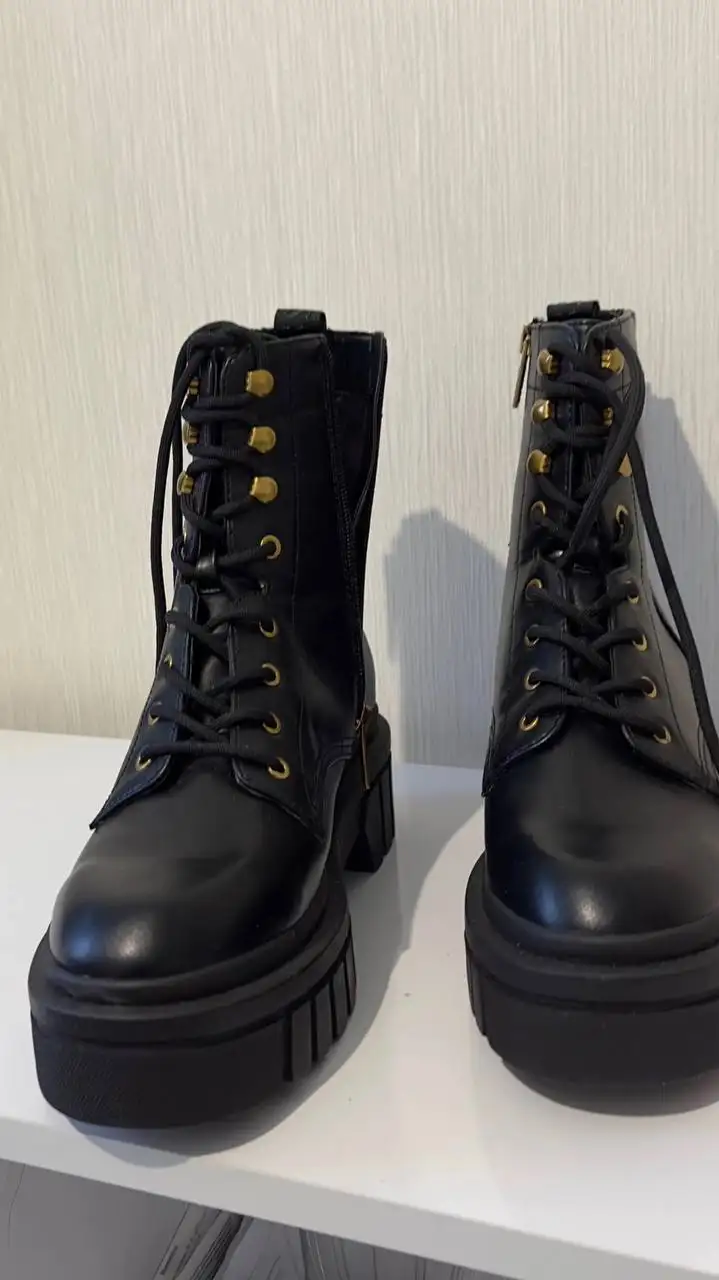 Продажа одежды: кожанка, ботинки GUESS, лонг, кофта топ - Верхняя одежда и обувь (Одежда) в Кондратово