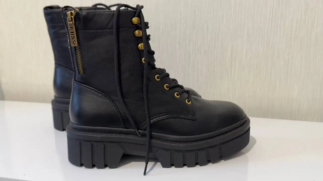 Продажа одежды: кожанка, ботинки GUESS, лонг, кофта топ - Верхняя одежда и обувь (Одежда) в Кондратово