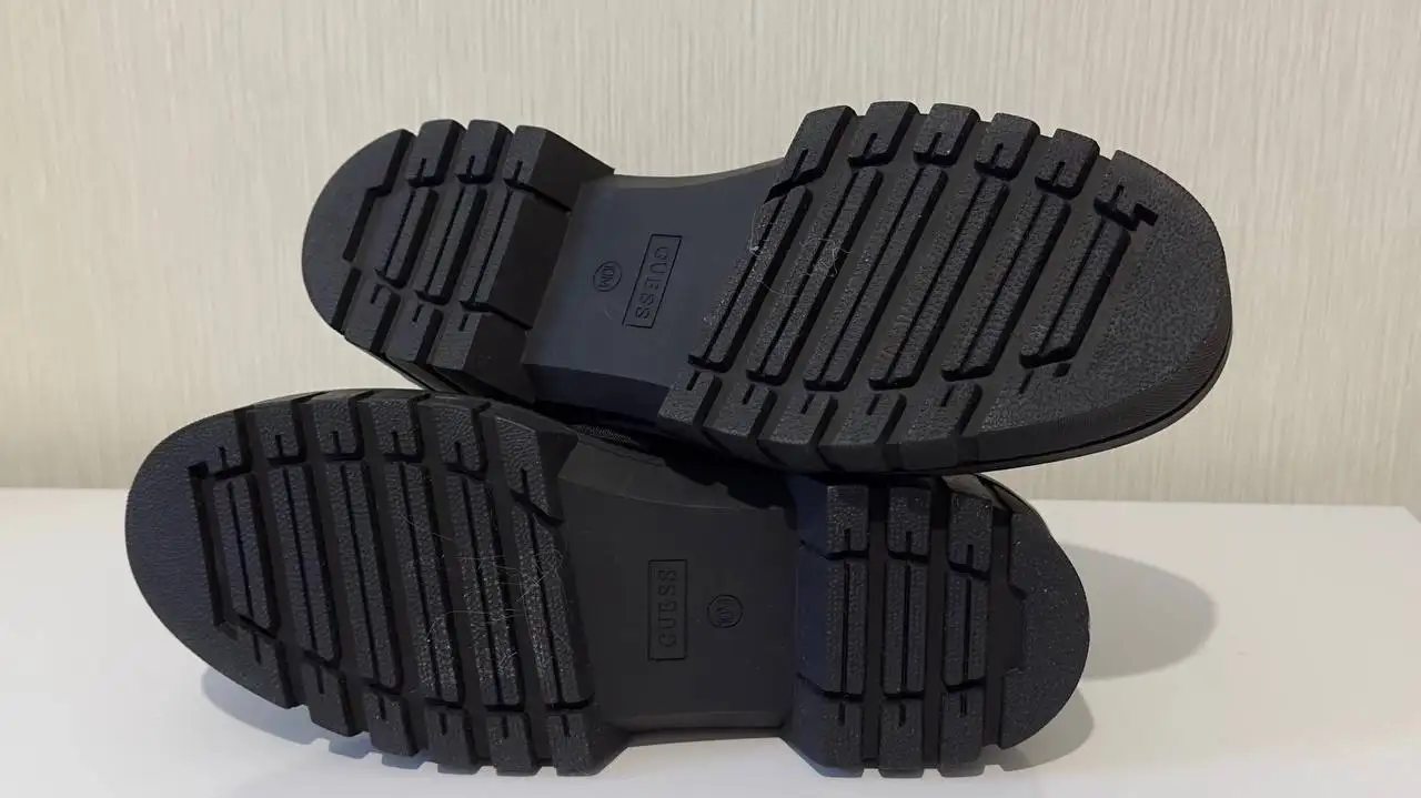 Продажа одежды: кожанка, ботинки GUESS, лонг, кофта топ - Верхняя одежда и обувь (Одежда) в Кондратово