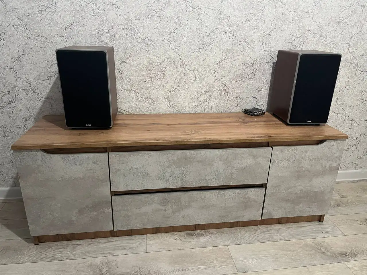 Продам тумбу под телевизор - Мебель (Для дома и дачи) в Кондратово