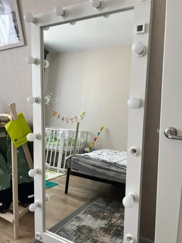 Продам зеркало с лампочками - частное объявление в Кондратово