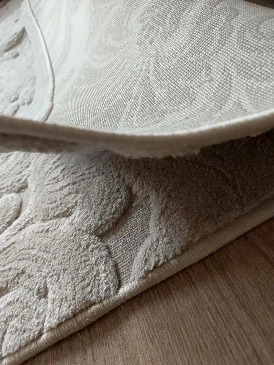 Ковер с небольшим пятном - Барахолка в Кондратово