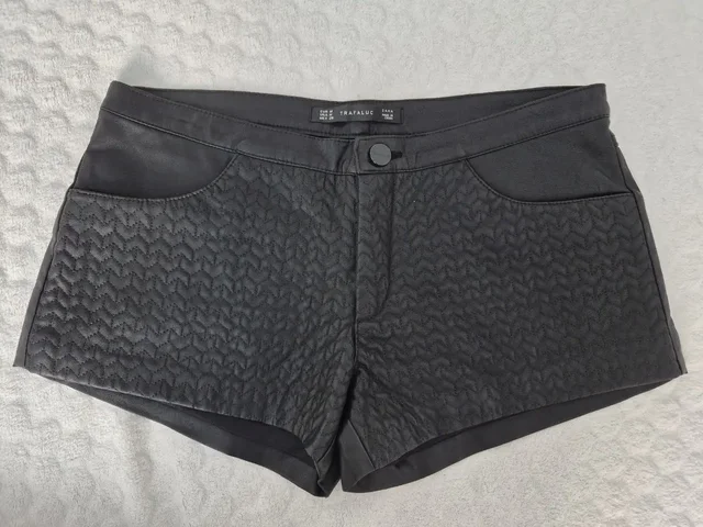 Шорты ZARA кожзам, размер М - Шорты в Кондратово