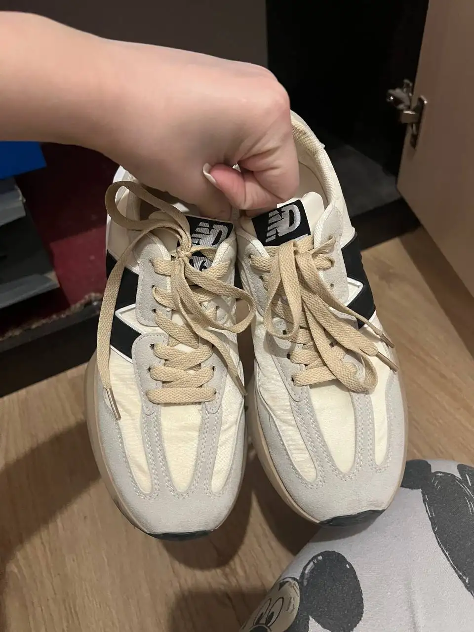 Отдам за шоколадку - Обувь (Одежда) в Кондратово