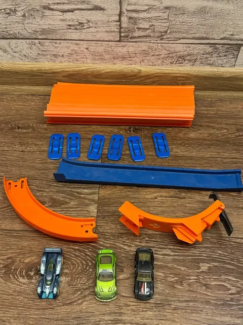 Трек Hot Wheels в комплекте с машинкой - Спортивные товары в Кондратово