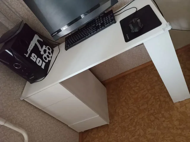 Стол письменный с ящиками в новом состоянии - Зеркала в Кондратово