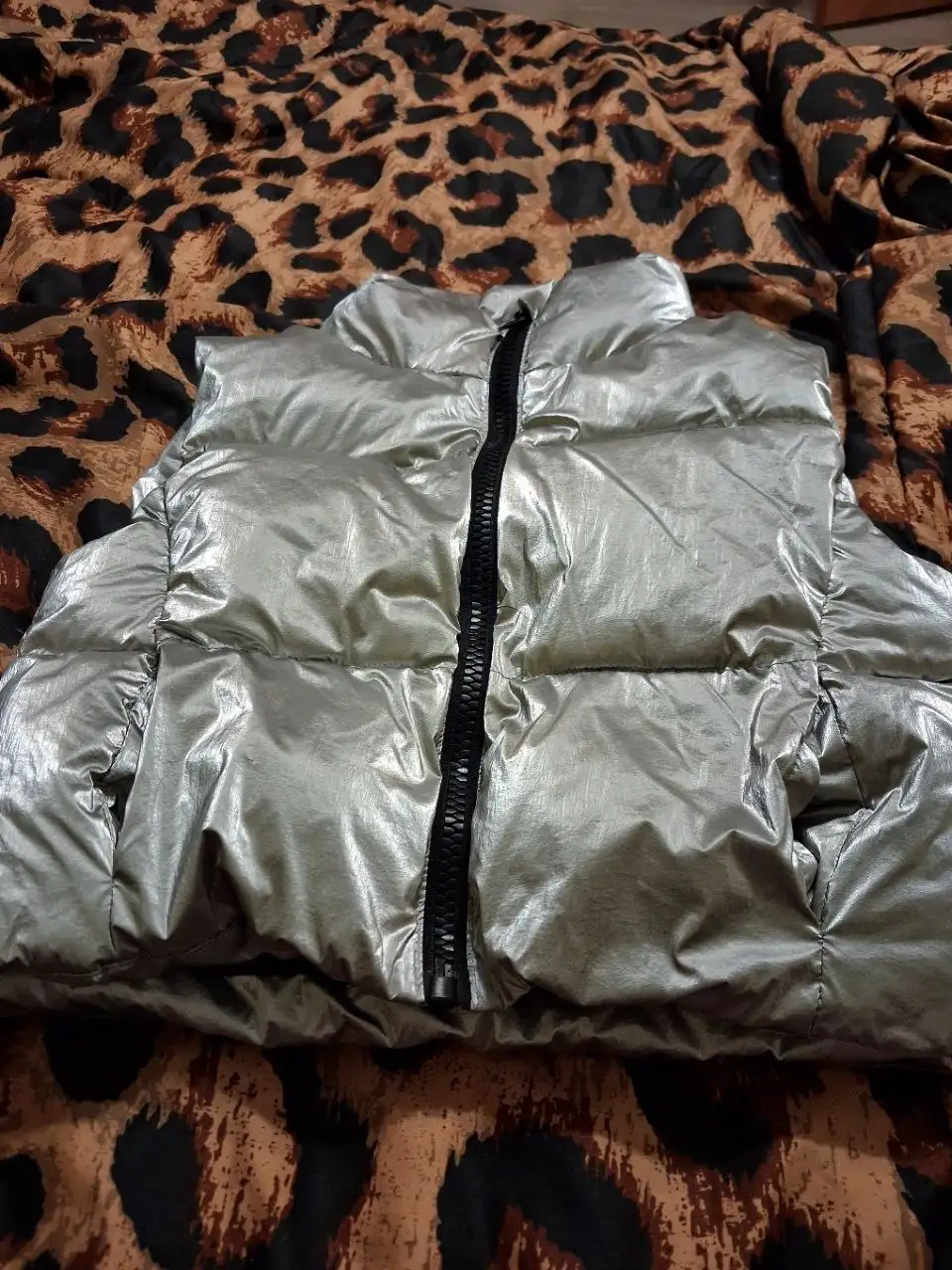 Продам жилетку и куртку 122 размера - Одежда в Кондратово