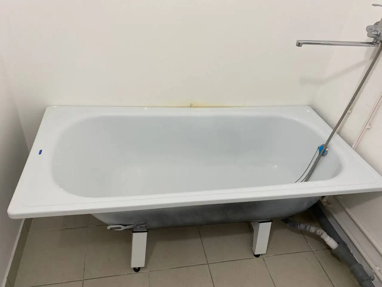 Продажа ванны и зеркала - Сантехника (Для дома и дачи) в Кондратово