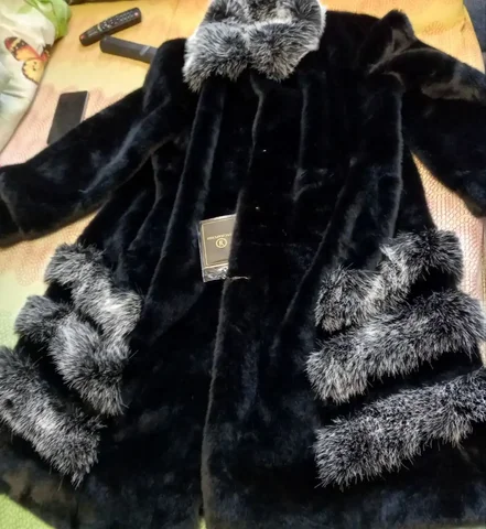 Продам шубу из экомеха - Украшения в Саратов