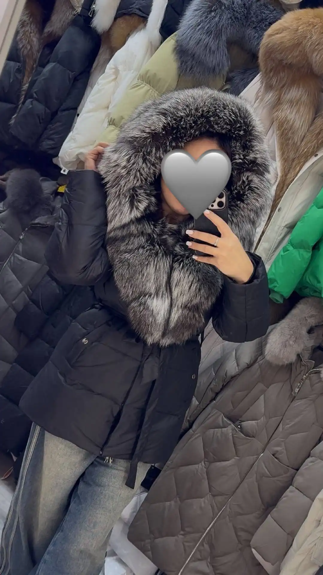 Шикарная модель пуховик с мехом песца