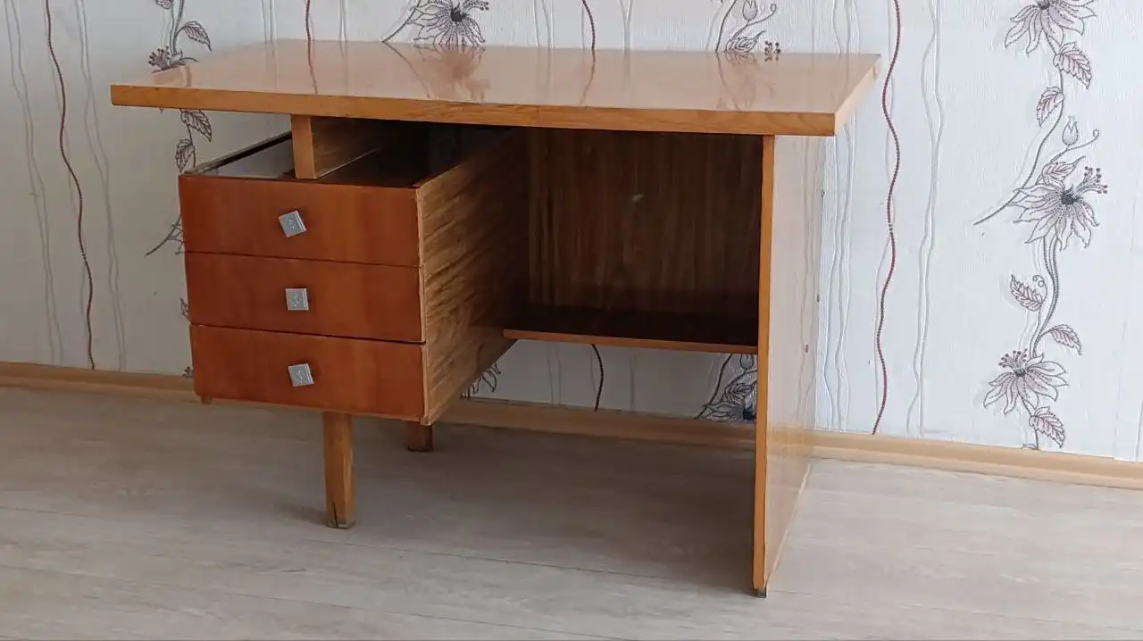 Бесплатный письменный стол