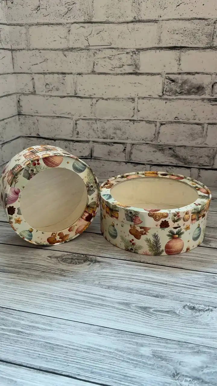 Коробка-шайба с новогодним принтом