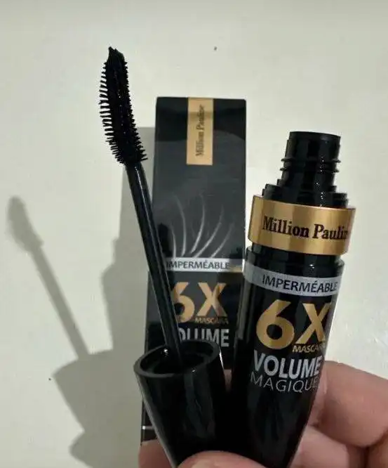 Продам тушь черную с эффектом накладных ресниц - Косметика (Красота и здоровье) в Саратов