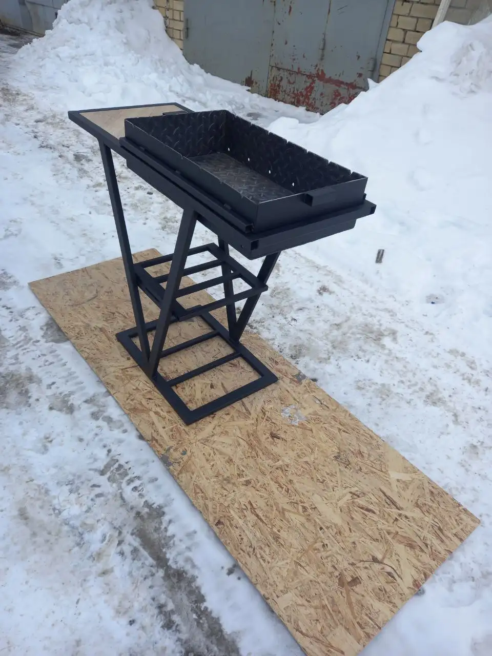 Продам металлический мангал с размерами чаши 35x60 см - Мангалы и барбекю (Для дома и дачи) в Саратов