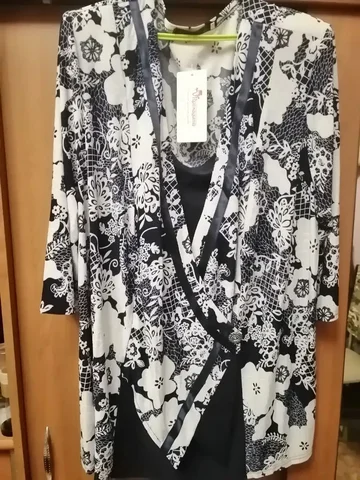 Женская блуза размер 66 новая - Зимняя одежда в Энгельс