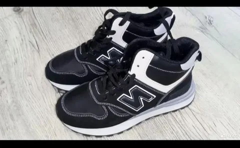 Новые кроссовки размер 36 - Купальники в Энгельс