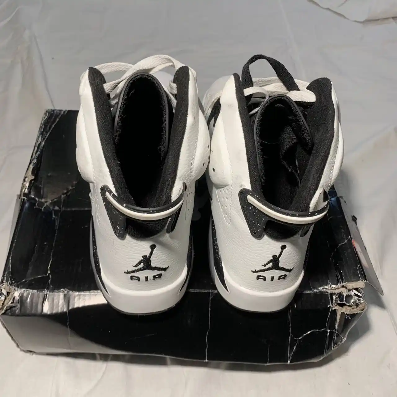 Продажа пуханов и кроссовок