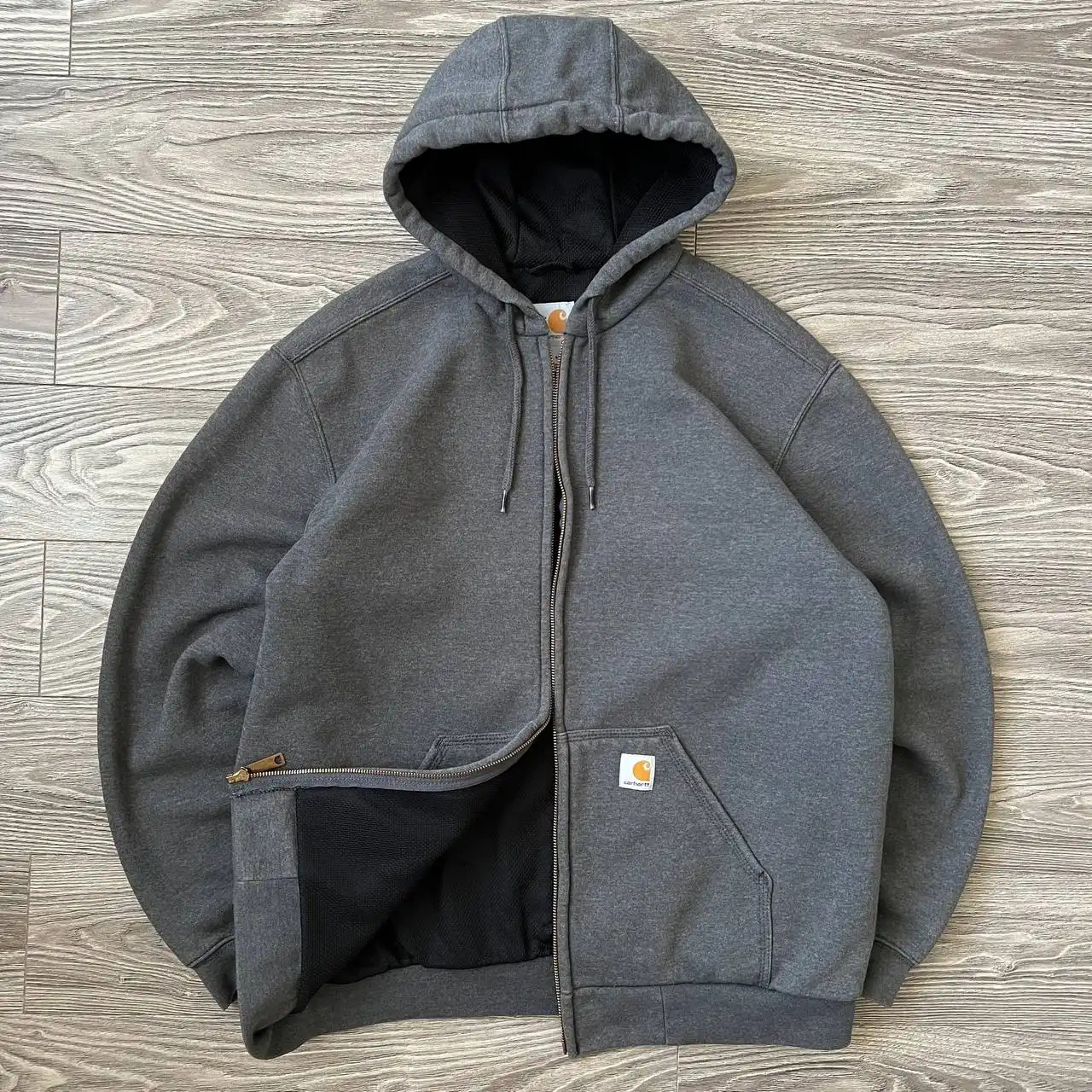 Одежда брендов Tommy Jeans, Levi’s, Carhartt, Lacoste