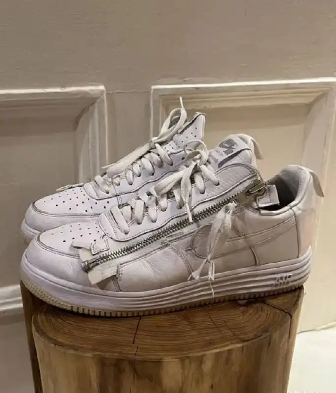 Продажа брендовой одежды: худи, свитшот, акронимы