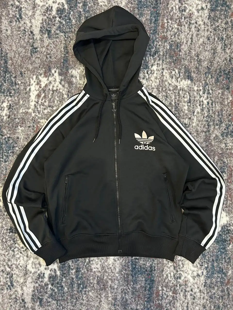 Аукцион на зип-худи Adidas размера M-L