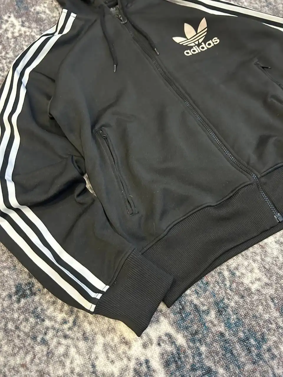 Аукцион на зип-худи Adidas размера M-L