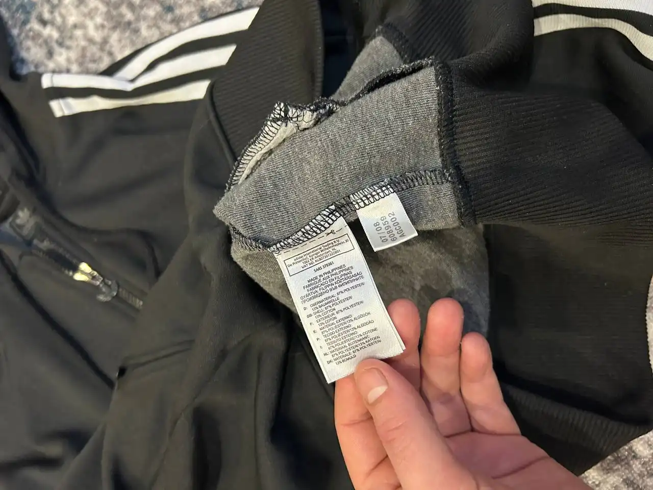 Аукцион на зип-худи Adidas размера M-L