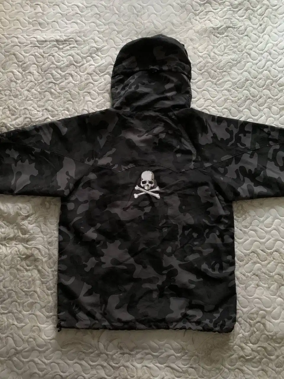 Продажа редких коллекционных худи и ветровки Bape, Glo Gang, Vlone - Верхняя одежда (Одежда) в Астрахань