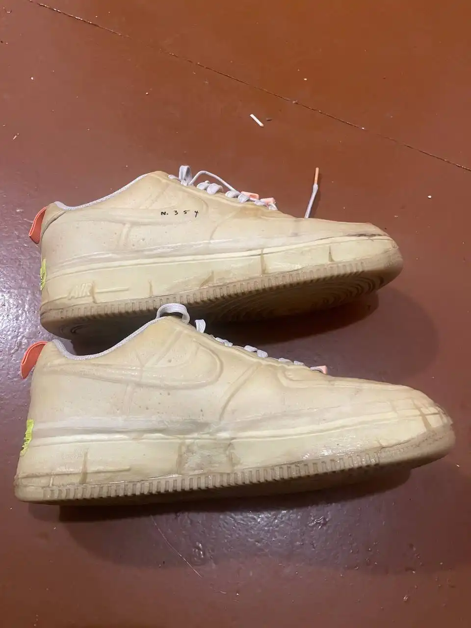 Продажа б/у одежды: Nike Air Force 1, пуховик Outventure, джинсы Burberry - Повседневная одежда (Одежда) в Астрахань