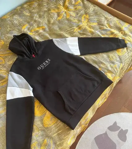 Худи Guess оригинал размер M - Одежда в Астрахань