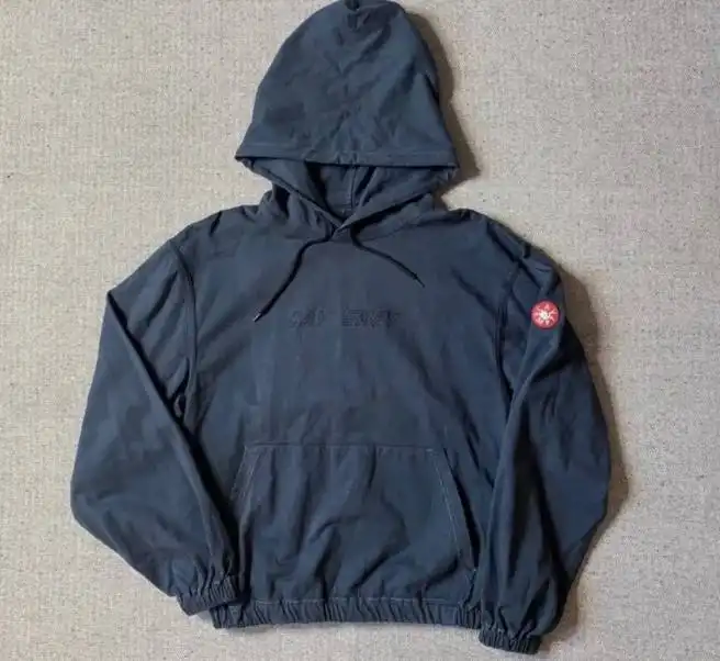 Продажа брендовой одежды и аксессуаров - Верхняя одежда (Одежда) в Астрахань