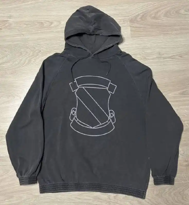 Продажа брендовой одежды и аксессуаров - Верхняя одежда (Одежда) в Астрахань