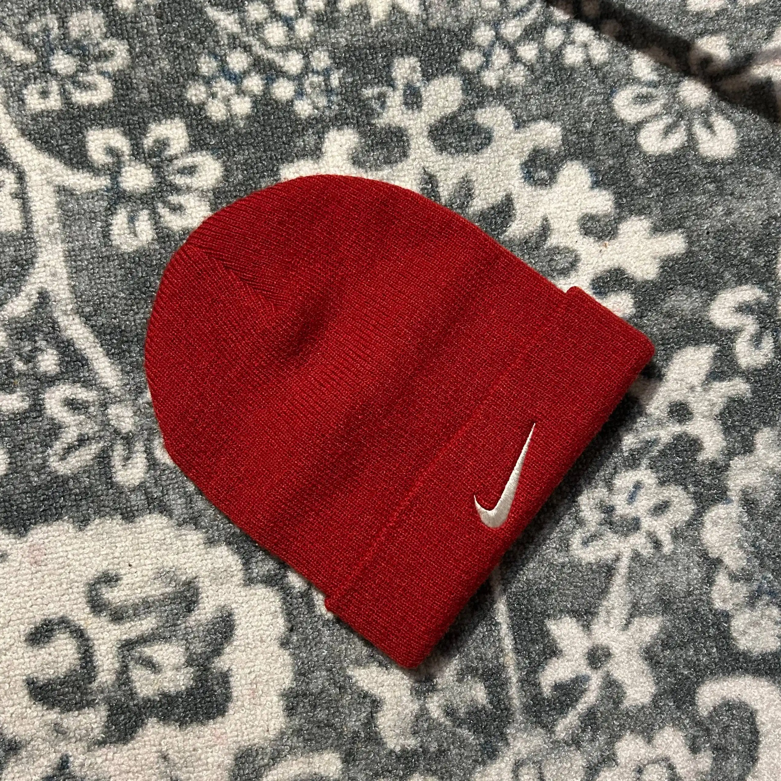 Винтажная шапка Nike - Головные уборы (Одежда) в Астрахань