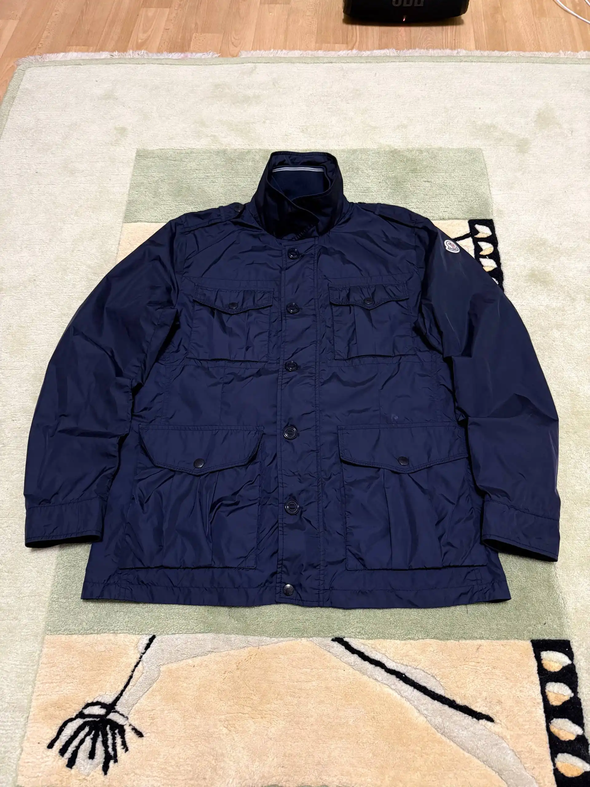 Куртка Moncler размер L - Верхняя одежда (Одежда) в Астрахань