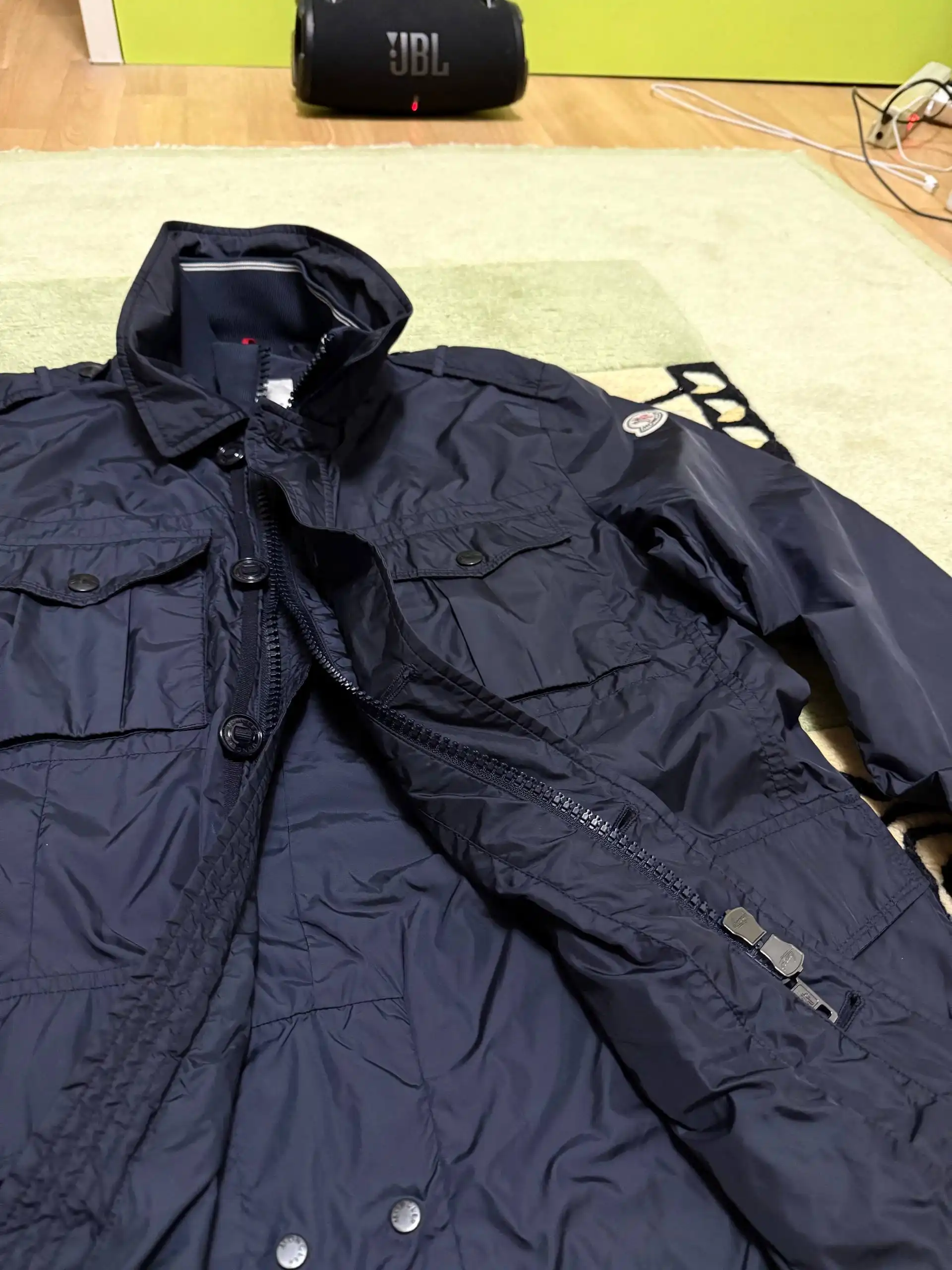 Куртка Moncler размер L - Верхняя одежда (Одежда) в Астрахань